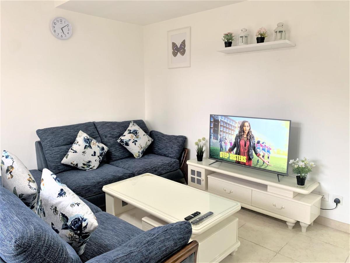 Mtr Tung Chung Near Airport Apartment, City Getaway, Pa Mei Village Tung Chung 香港 外观 照片